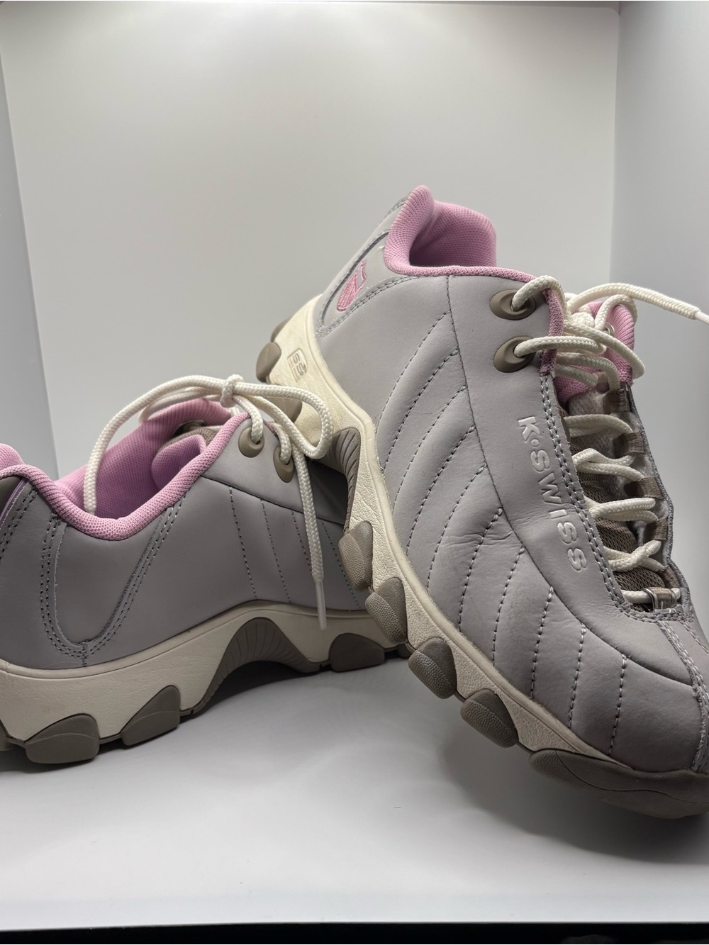 K-Swiss Women's Light Gray and Pink Lace-Up Sneakers ST329 CMF 6.5M Box Included - Picture 3 of 16